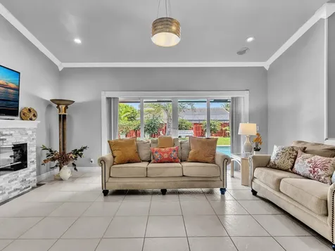5165 NW 99th Way Coral Springs FL 33076