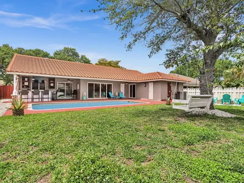 5165 NW 99th Way Coral Springs FL 33076