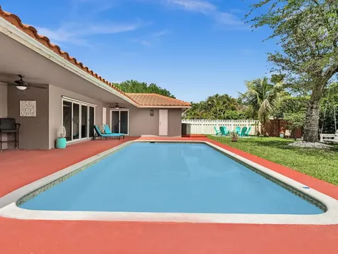5165 NW 99th Way Coral Springs FL 33076