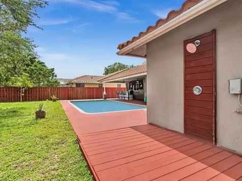 5165 NW 99th Way Coral Springs FL 33076