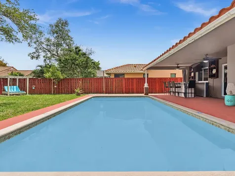 5165 NW 99th Way Coral Springs FL 33076