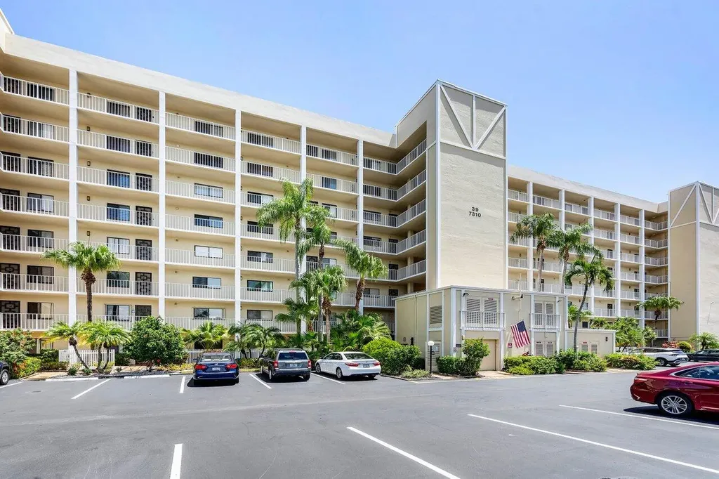 7310 Ashford Place Delray Beach FL 33446
