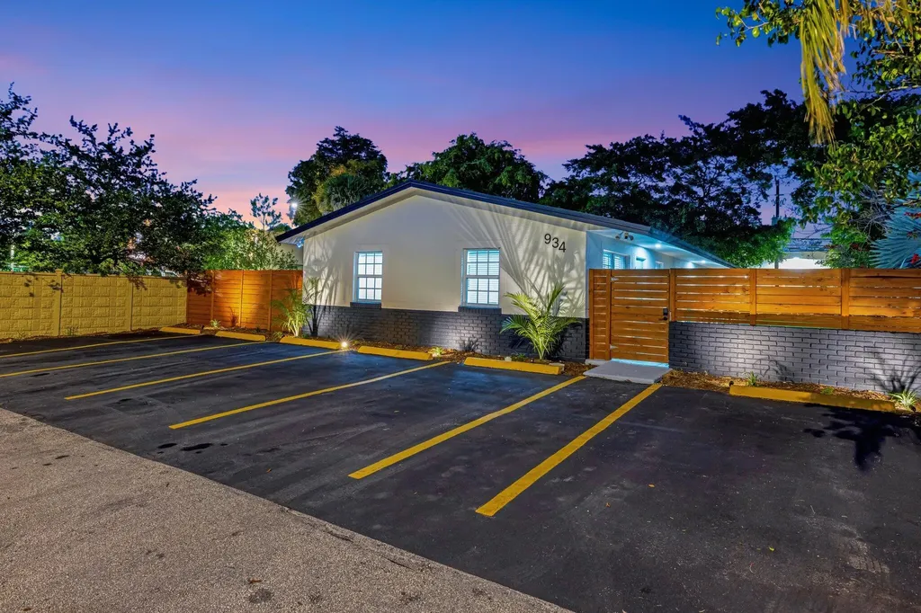 934 NW 4th Avenue Fort Lauderdale FL 33311