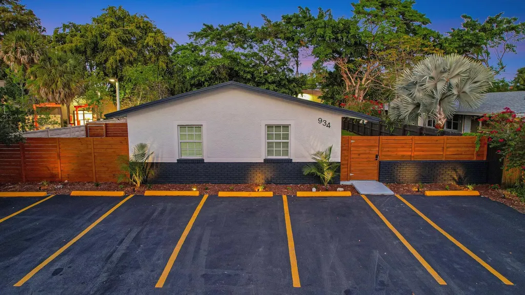 934 NW 4th Avenue Fort Lauderdale FL 33311
