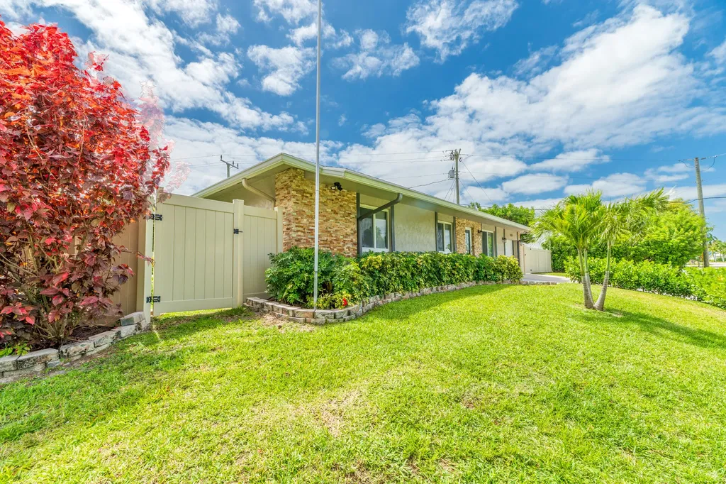 8099 Santa Fe Trail Boca Raton FL 33487