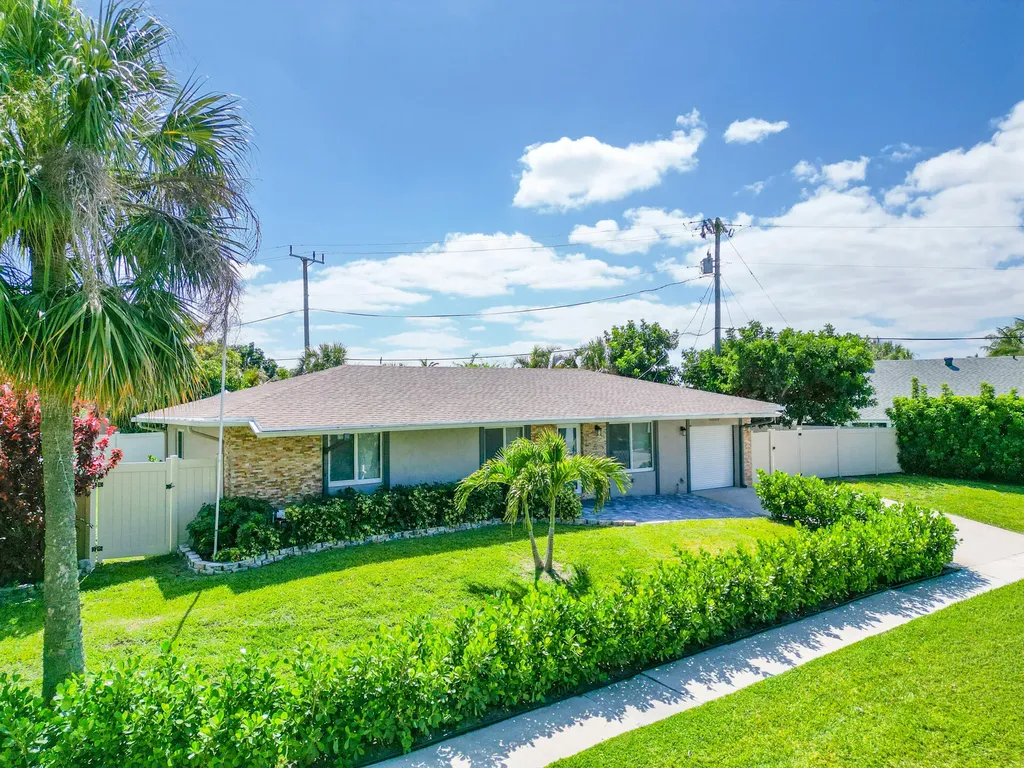 8099 Santa Fe Trail Boca Raton FL 33487