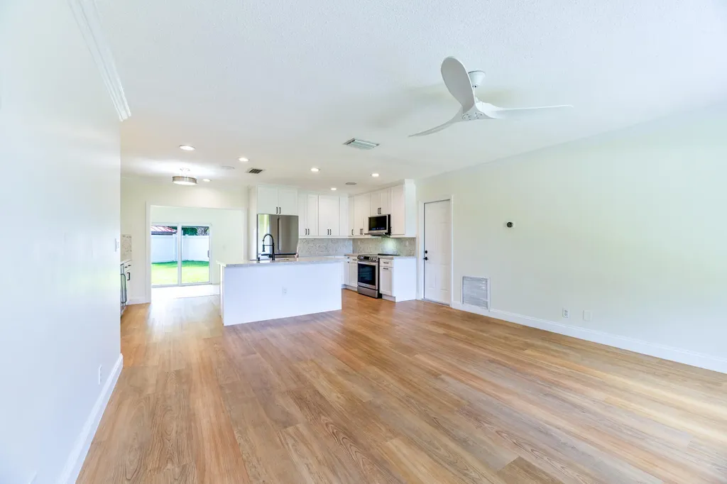 8099 Santa Fe Trail Boca Raton FL 33487
