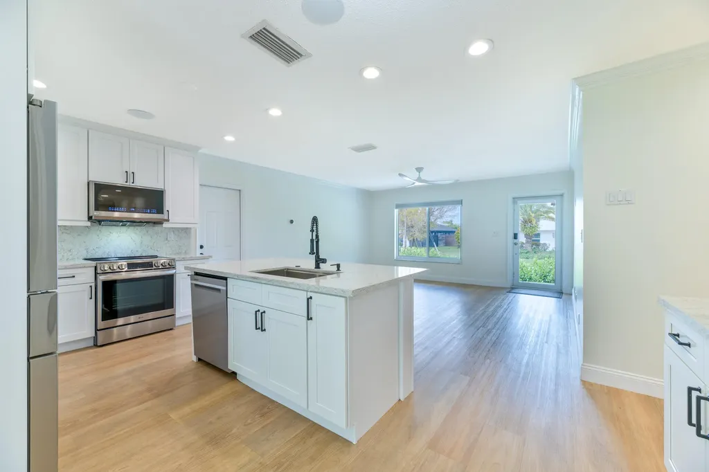 8099 Santa Fe Trail Boca Raton FL 33487