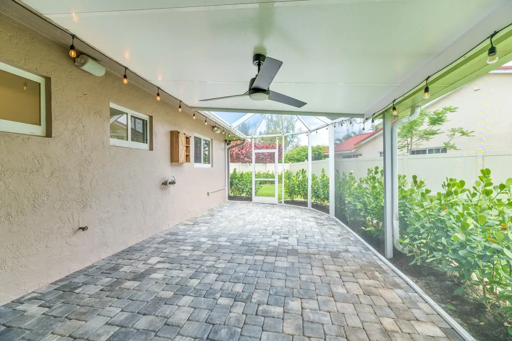 8099 Santa Fe Trail Boca Raton FL 33487