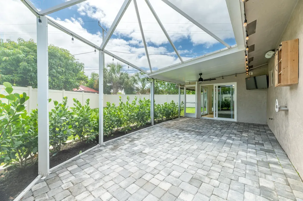 8099 Santa Fe Trail Boca Raton FL 33487