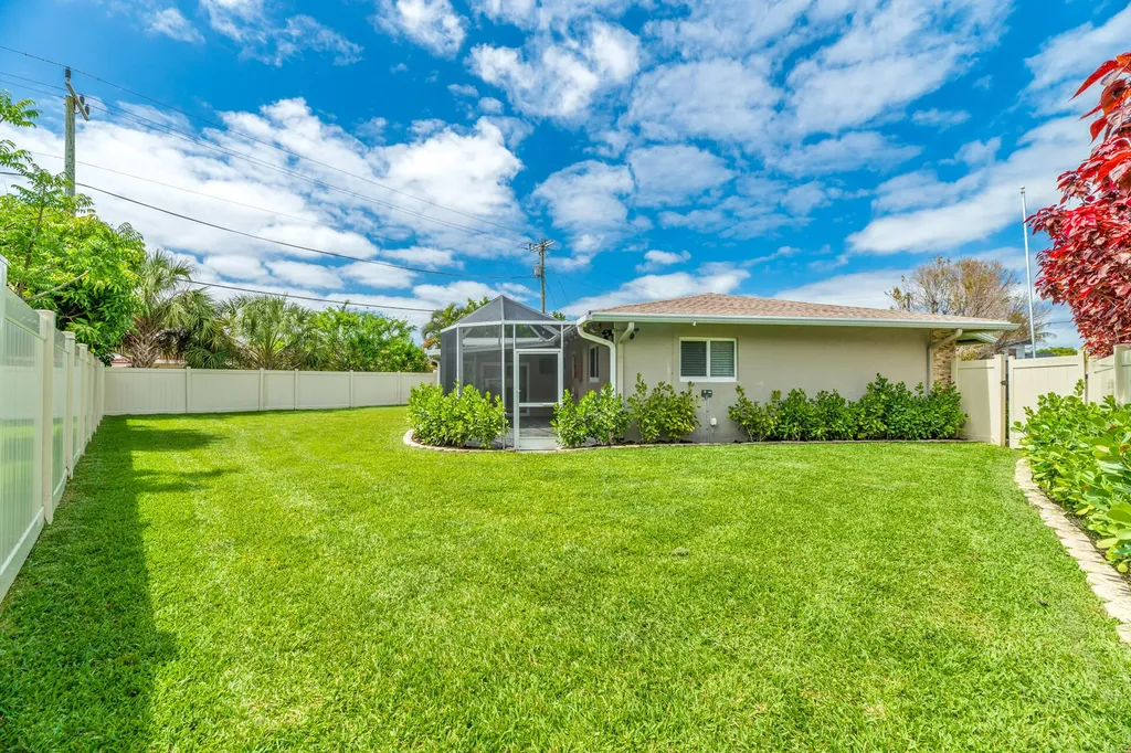 8099 Santa Fe Trail Boca Raton FL 33487
