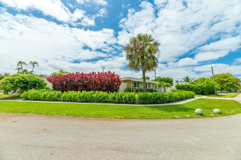8099 Santa Fe Trail Boca Raton FL 33487