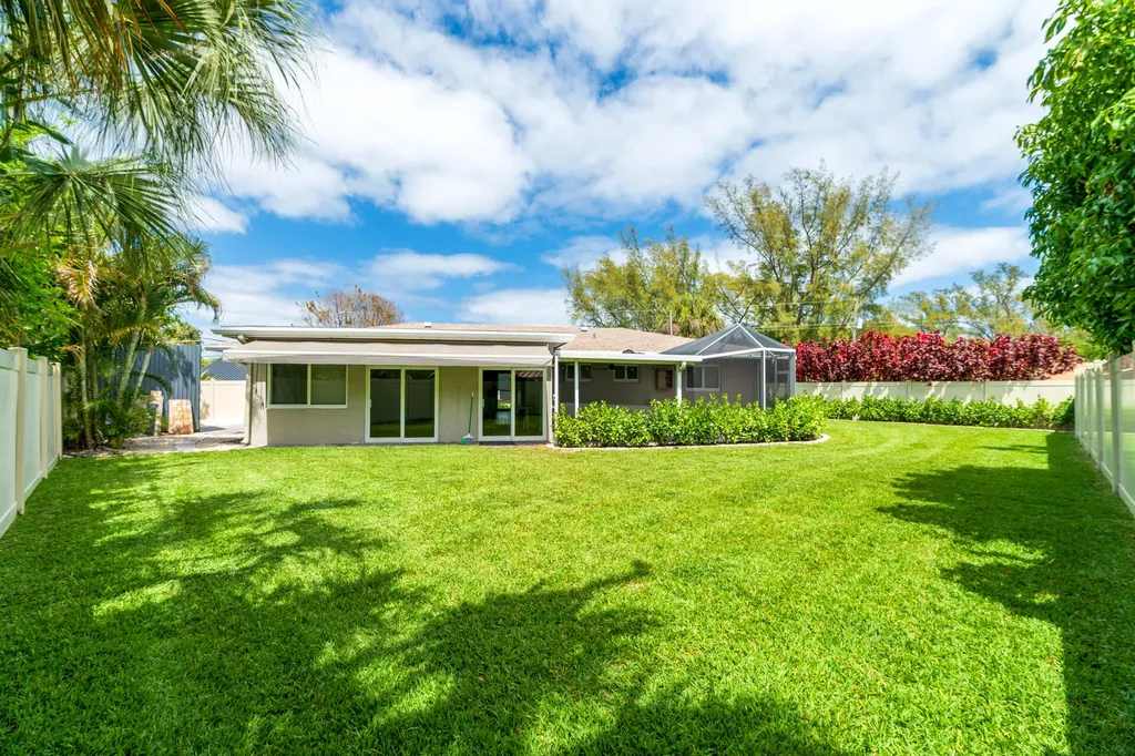 8099 Santa Fe Trail Boca Raton FL 33487