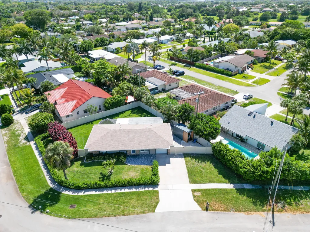 8099 Santa Fe Trail Boca Raton FL 33487