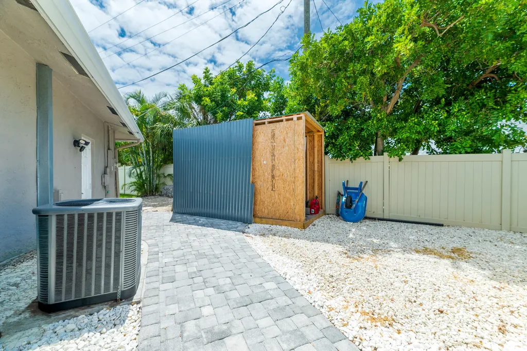 8099 Santa Fe Trail Boca Raton FL 33487