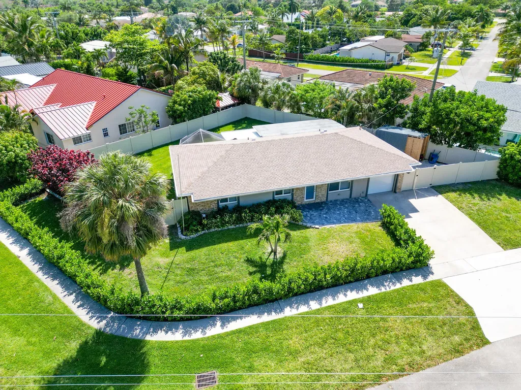 8099 Santa Fe Trail Boca Raton FL 33487