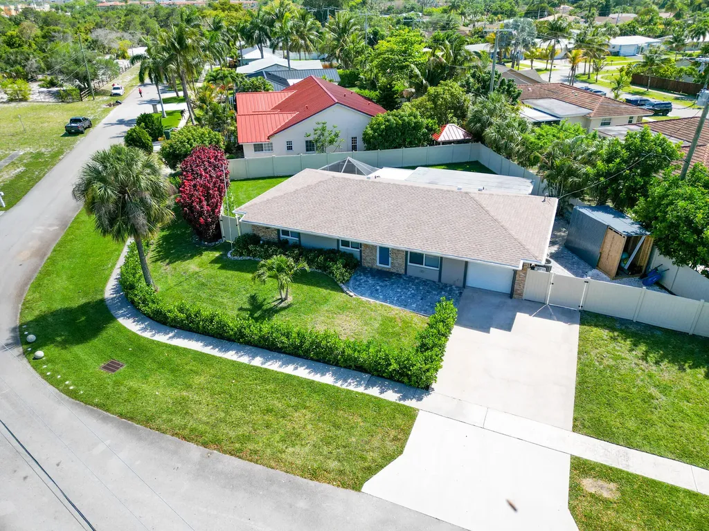 8099 Santa Fe Trail Boca Raton FL 33487