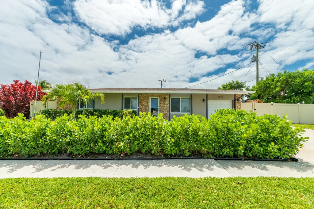 8099 Santa Fe Trail Boca Raton FL 33487