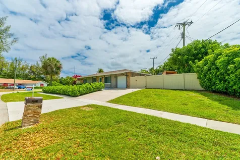 8099 Santa Fe Trail Boca Raton FL 33487