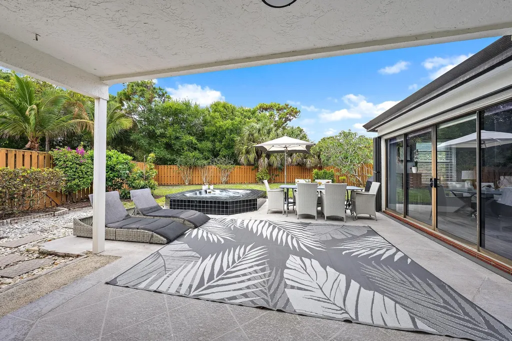 2596 La Cristal Circle Palm Beach Gardens FL 33410