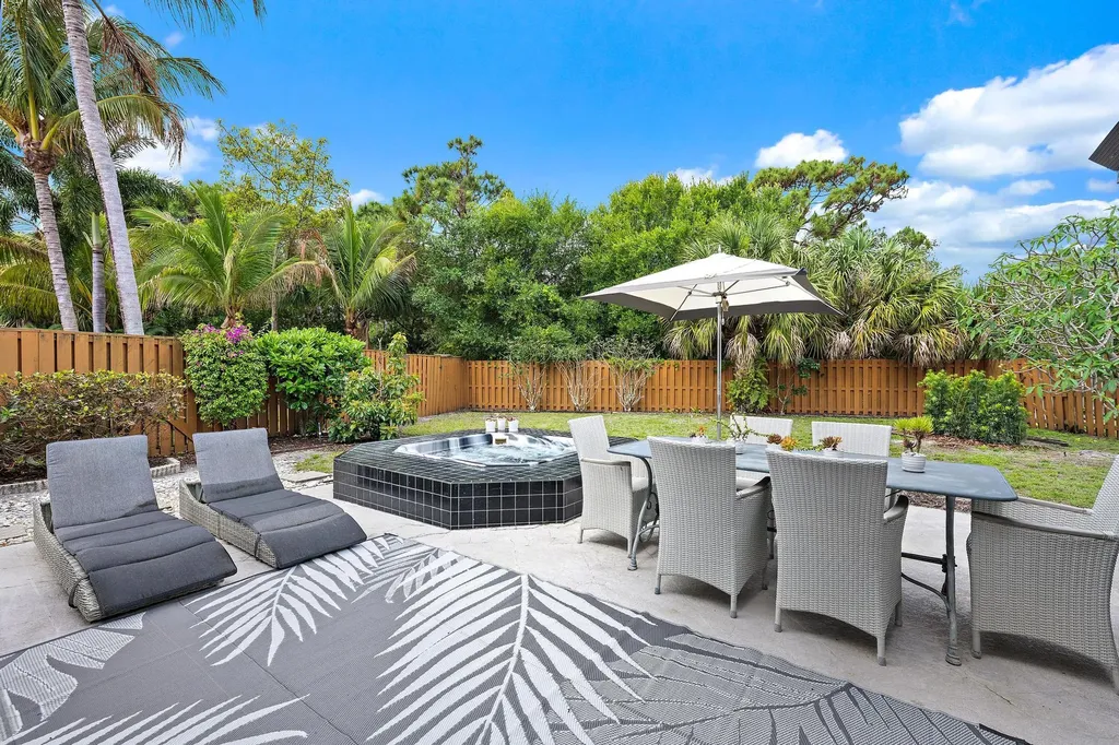 2596 La Cristal Circle Palm Beach Gardens FL 33410