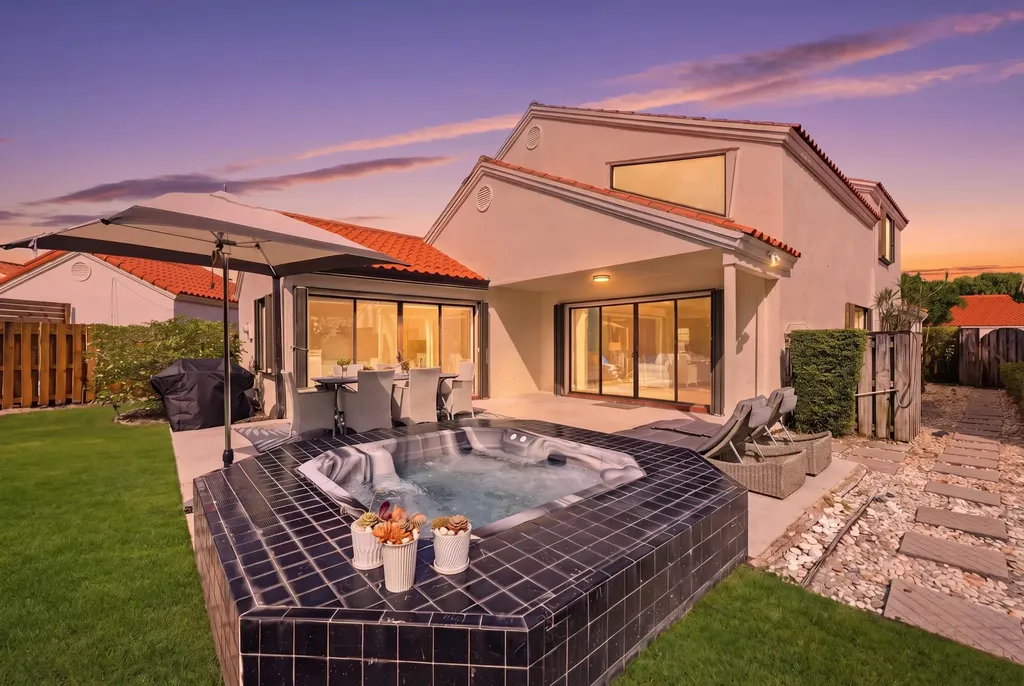 2596 La Cristal Circle Palm Beach Gardens FL 33410