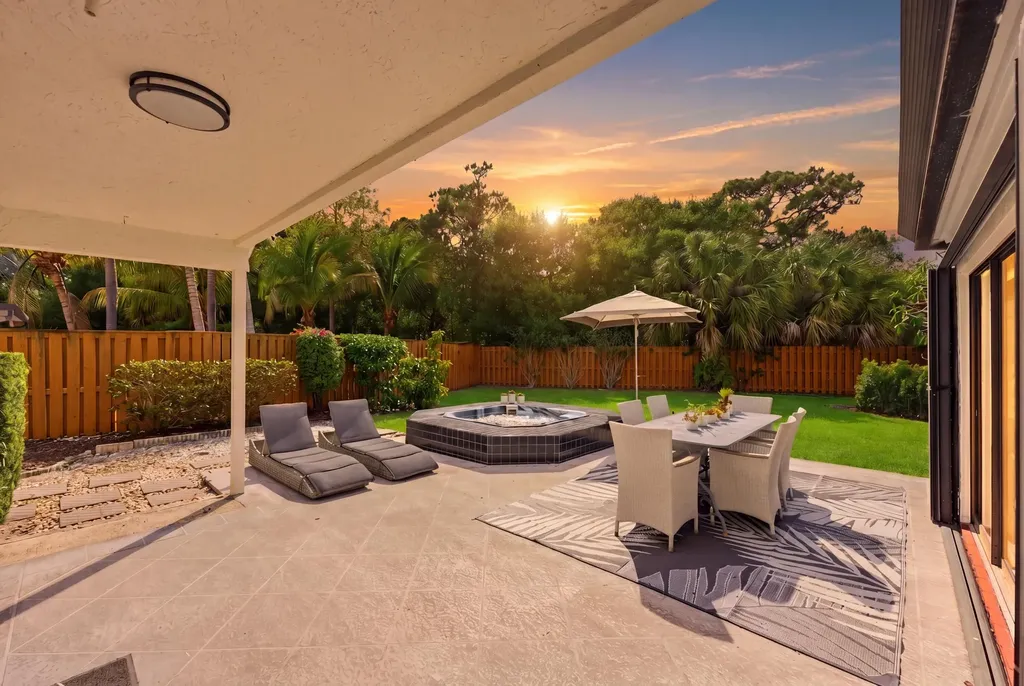 2596 La Cristal Circle Palm Beach Gardens FL 33410