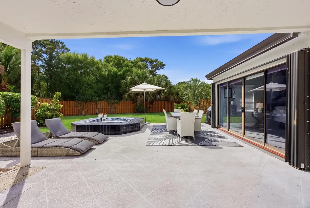 2596 La Cristal Circle Palm Beach Gardens FL 33410