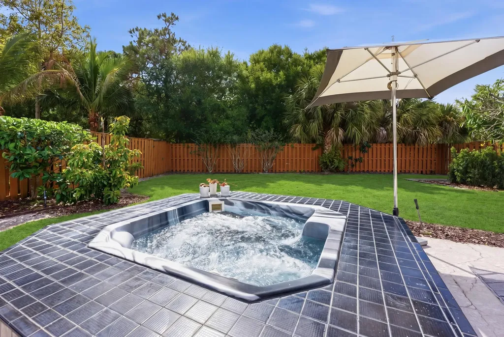 2596 La Cristal Circle Palm Beach Gardens FL 33410