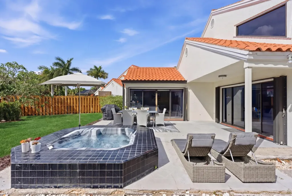 2596 La Cristal Circle Palm Beach Gardens FL 33410