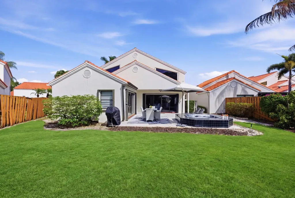 2596 La Cristal Circle Palm Beach Gardens FL 33410
