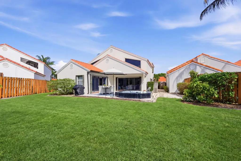 2596 La Cristal Circle Palm Beach Gardens FL 33410