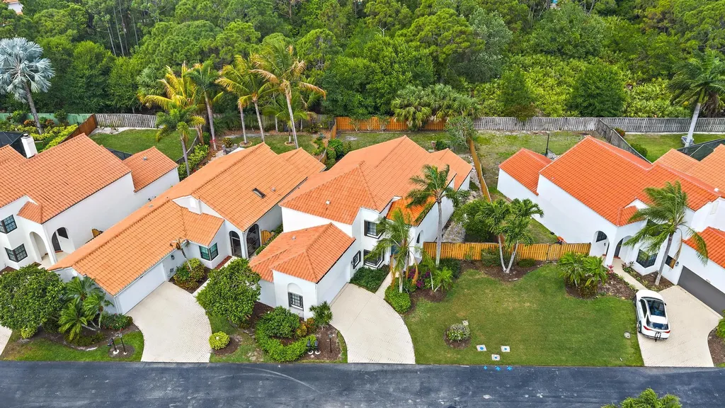 2596 La Cristal Circle Palm Beach Gardens FL 33410