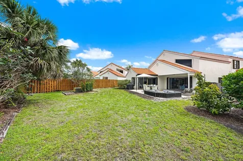 2596 La Cristal Circle Palm Beach Gardens FL 33410