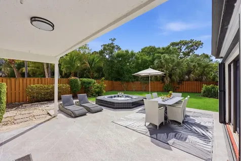 2596 La Cristal Circle Palm Beach Gardens FL 33410