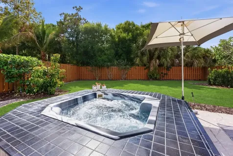 2596 La Cristal Circle Palm Beach Gardens FL 33410