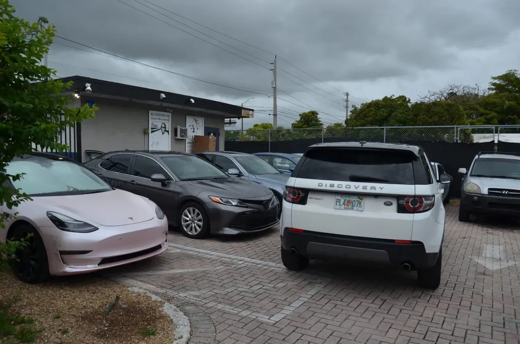 2401 NW 19th Street Fort Lauderdale FL 33311