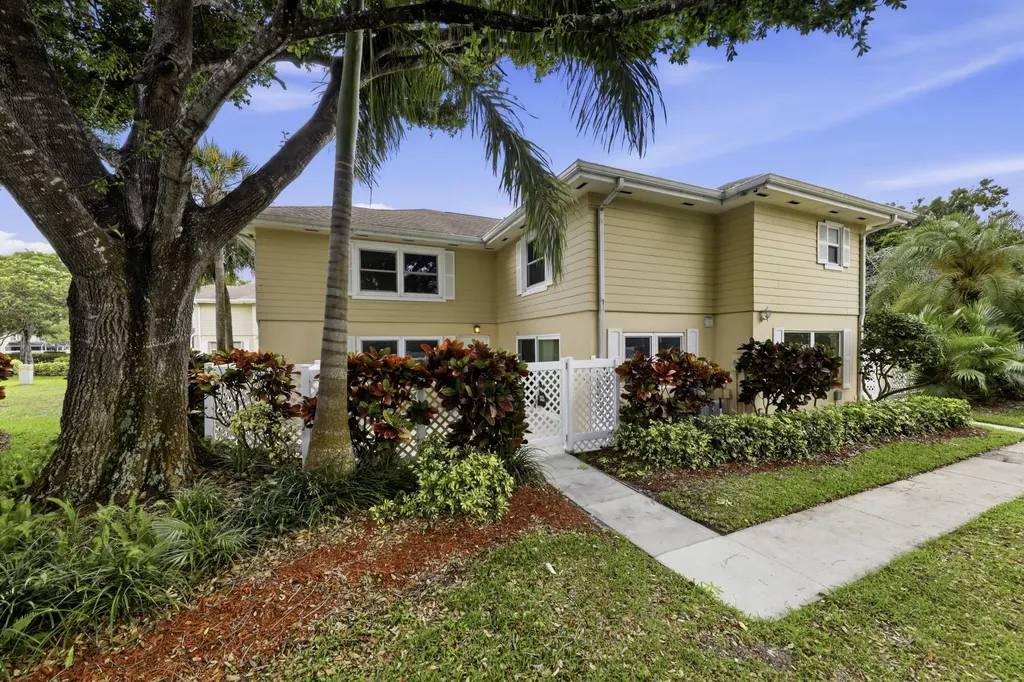 4802 Roxbury Court Boynton Beach FL 33436
