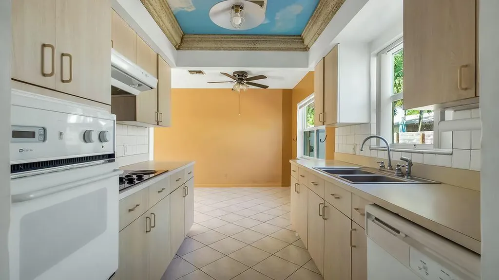 2207 NE 33rd Avenue Fort Lauderdale FL 33305