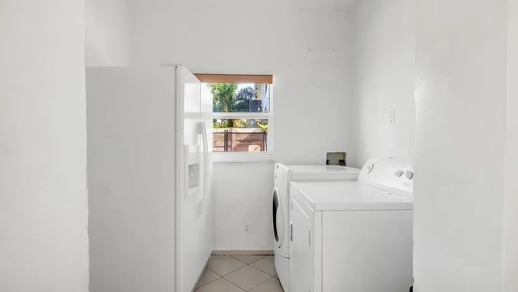 2207 NE 33rd Avenue Fort Lauderdale FL 33305