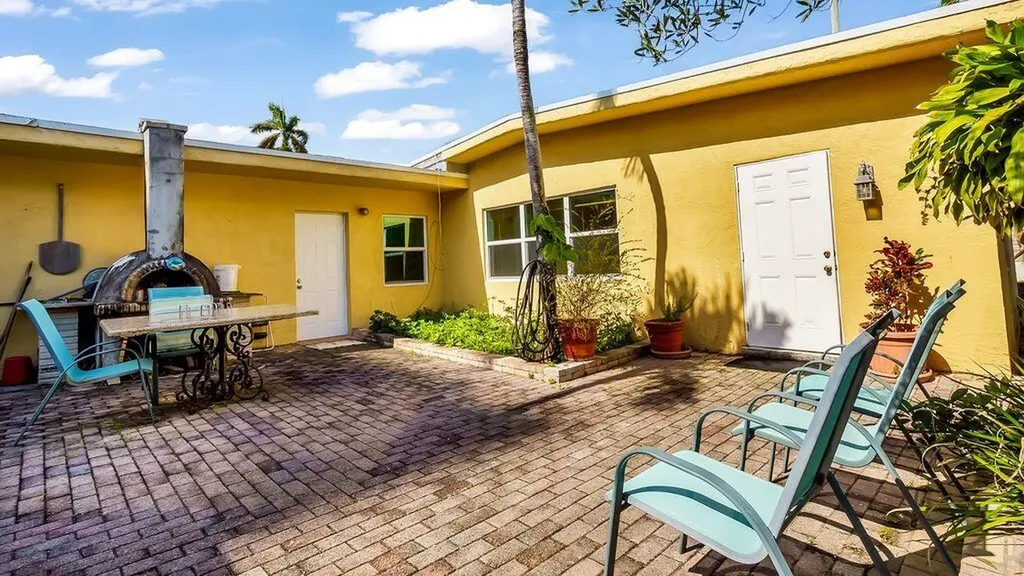 2207 NE 33rd Avenue Fort Lauderdale FL 33305