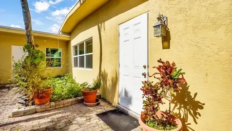 2207 NE 33rd Avenue Fort Lauderdale FL 33305