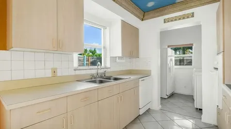 2207 NE 33rd Avenue Fort Lauderdale FL 33305