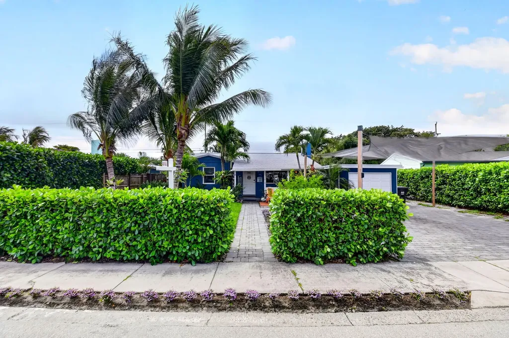 1010 Churchill Circle S West Palm Beach FL 33405