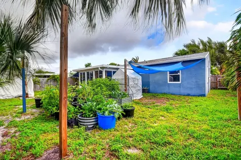 1010 Churchill Circle S West Palm Beach FL 33405