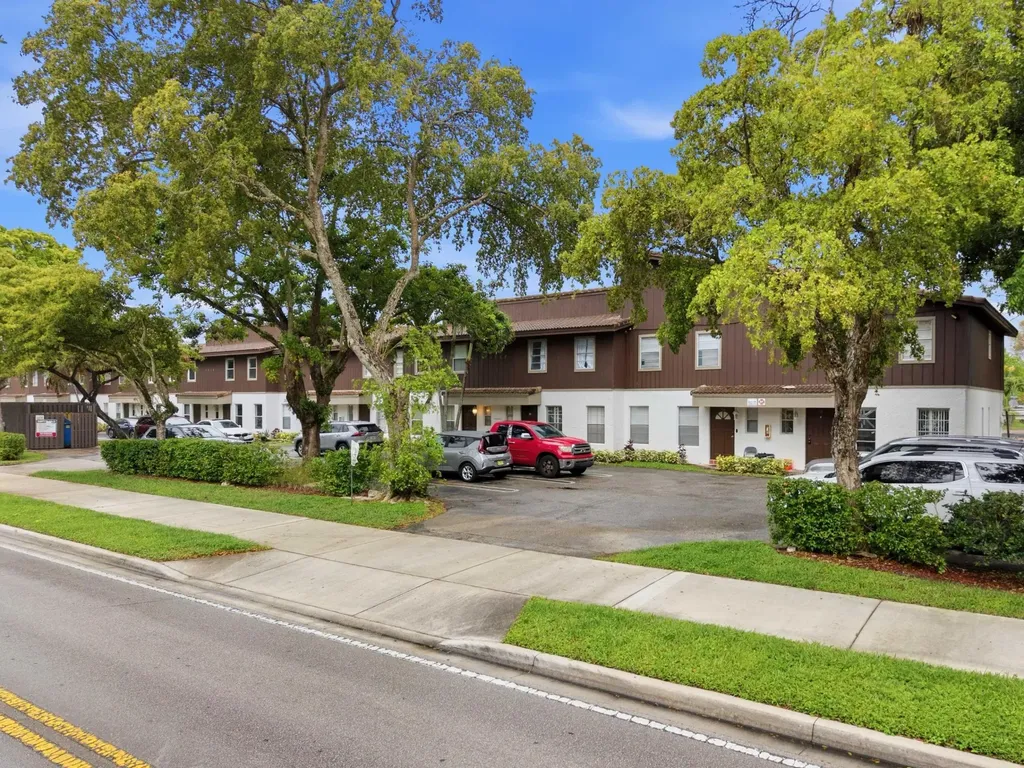 3920 Woodside Drive Coral Springs FL 33065