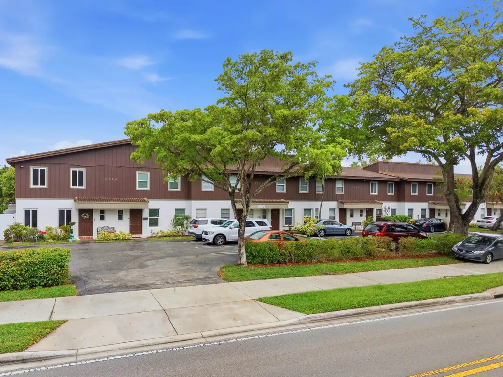 3920 Woodside Drive Coral Springs FL 33065