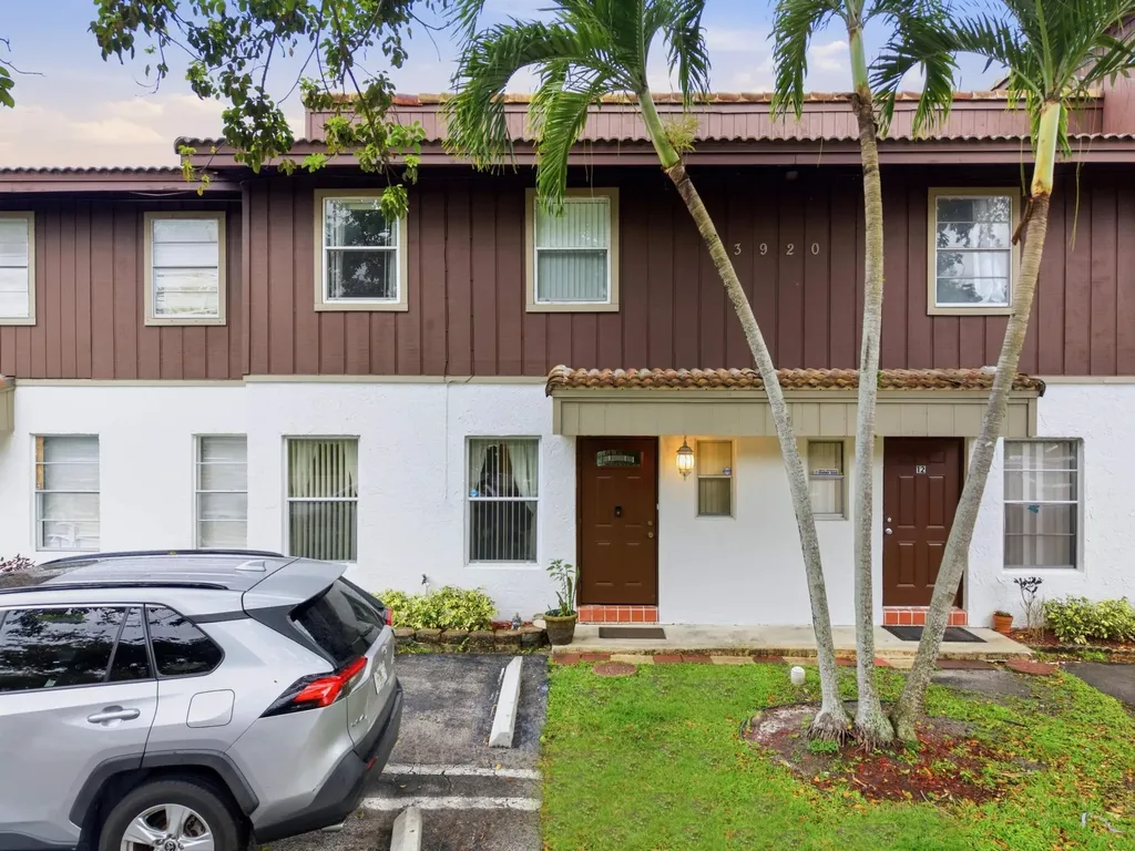 3920 Woodside Drive Coral Springs FL 33065