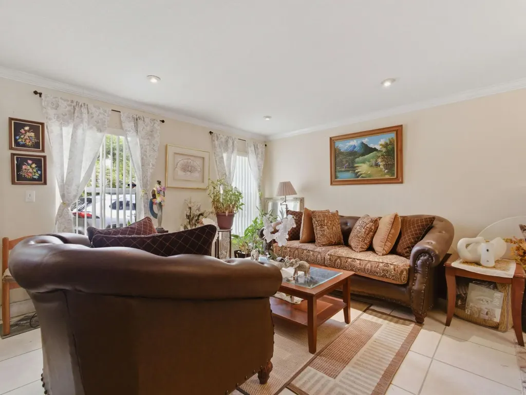 3920 Woodside Drive Coral Springs FL 33065