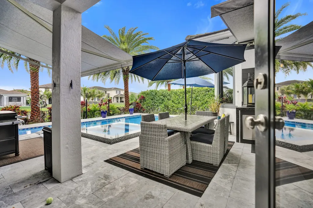 10514 N Lago Vista Circle Parkland FL 33076